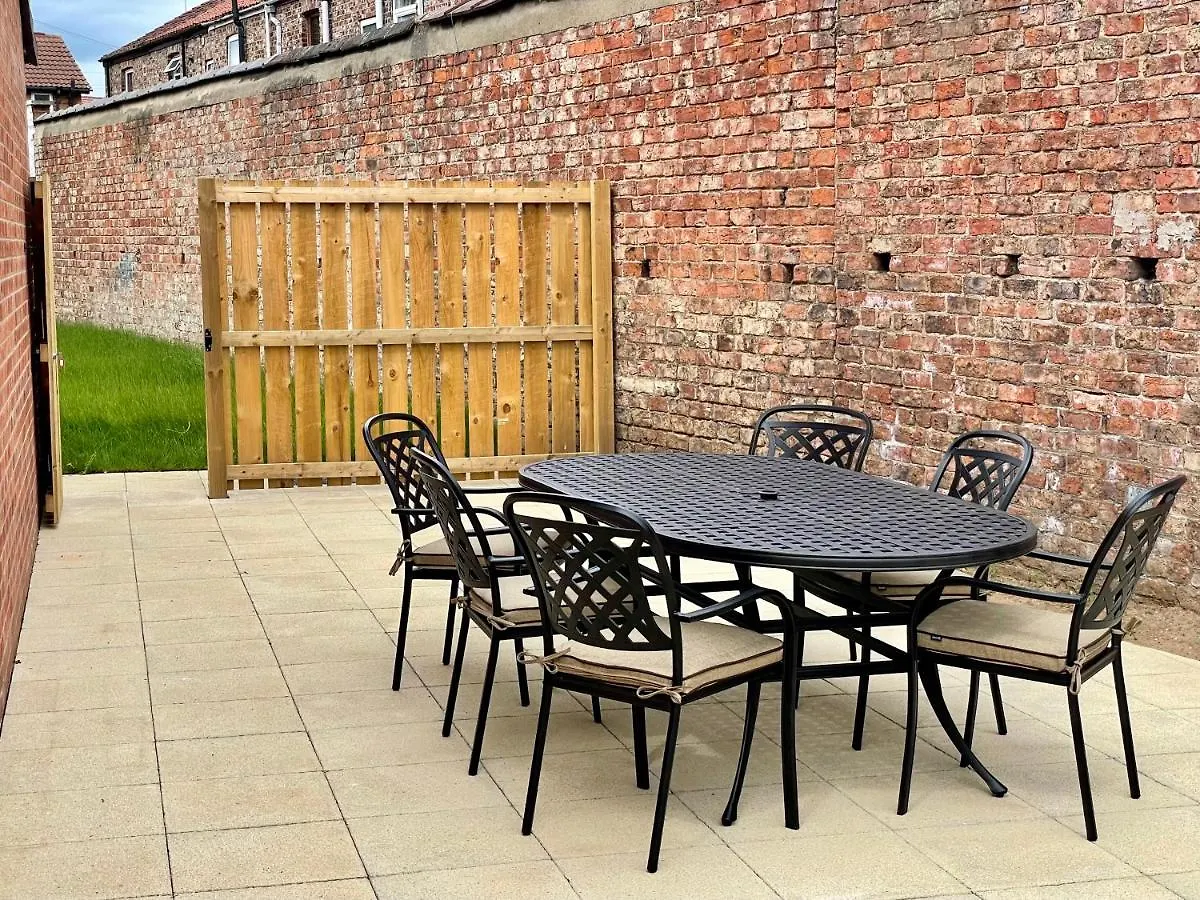 Garden View - 2 Bedroom Bungalow York 0*,  Storbritannien