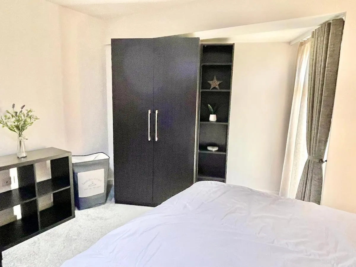Garden View - 2 Bedroom Bungalow York 0*,